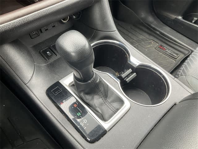 2019 Toyota Highlander LE 13
