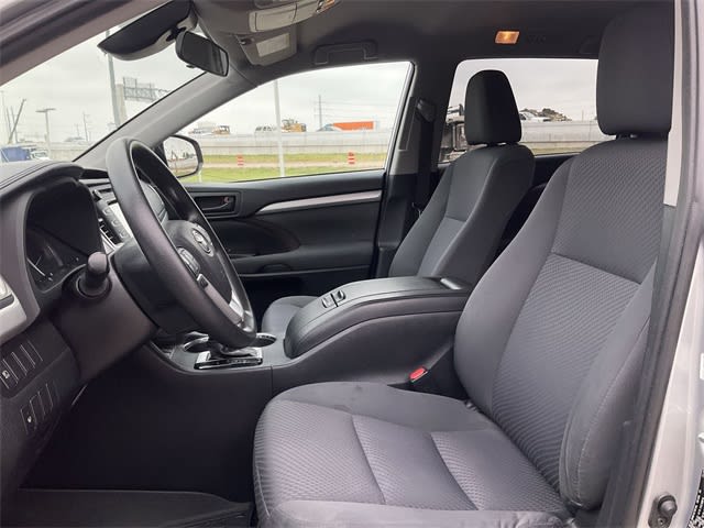 2019 Toyota Highlander LE 8