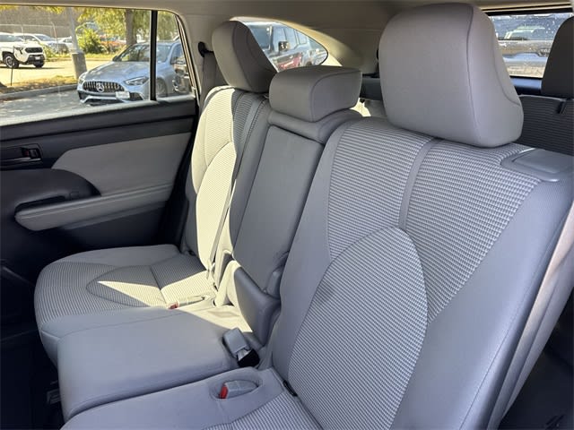 Thumbnail: 2022 Toyota Highlander - 21