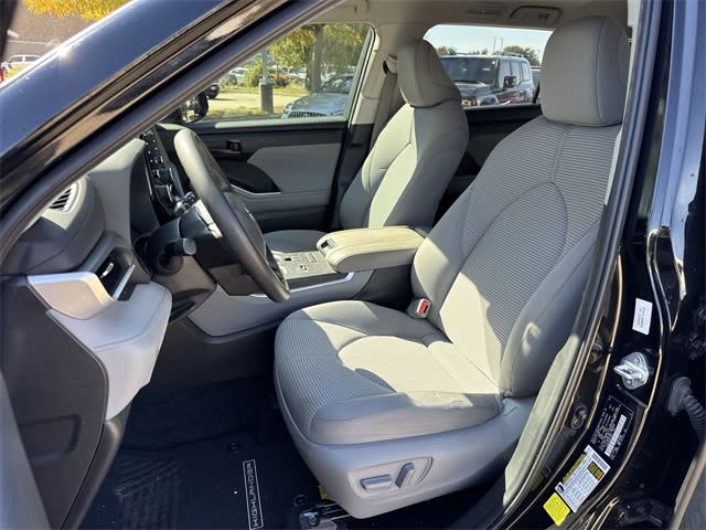 Thumbnail: 2022 Toyota Highlander - 8