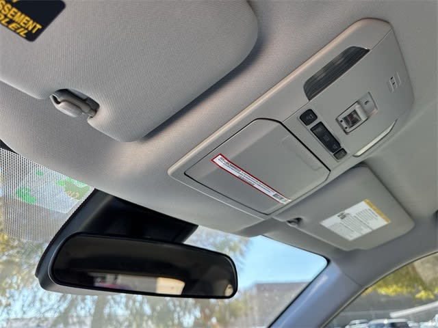 Thumbnail: 2022 Toyota Highlander - 25