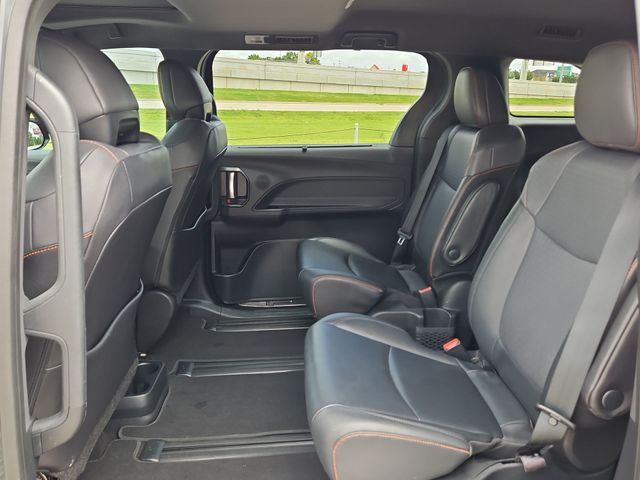 Thumbnail: 2021 Toyota Sienna - 11