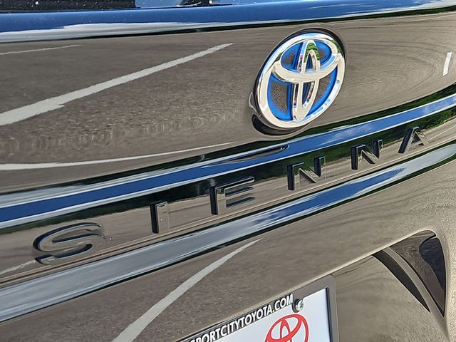 Thumbnail: 2021 Toyota Sienna - 23