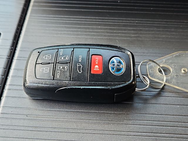 Thumbnail: 2021 Toyota Sienna - 16