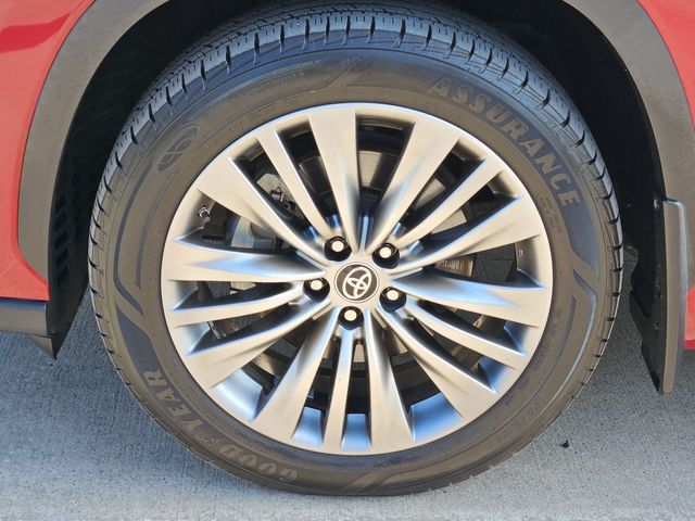 Thumbnail: 2021 Toyota Highlander - 7