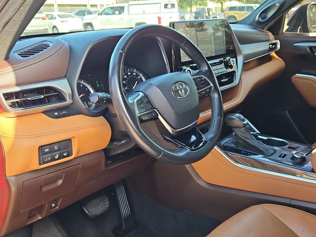 Thumbnail: 2021 Toyota Highlander - 2