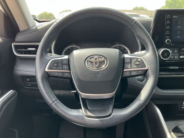 Thumbnail: 2022 Toyota Highlander - 10