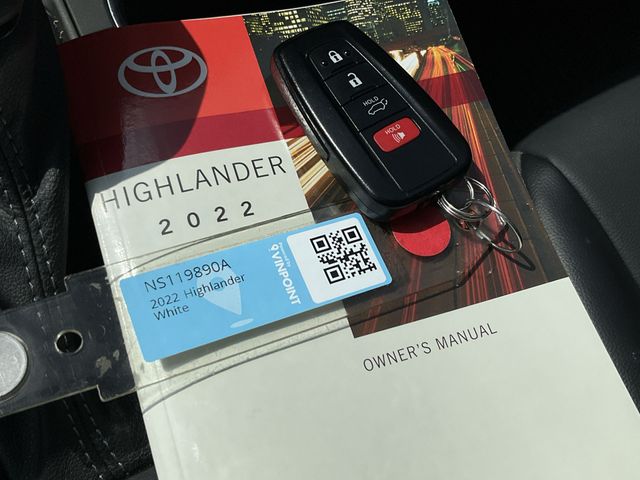Thumbnail: 2022 Toyota Highlander - 14