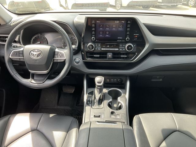 Thumbnail: 2022 Toyota Highlander - 6
