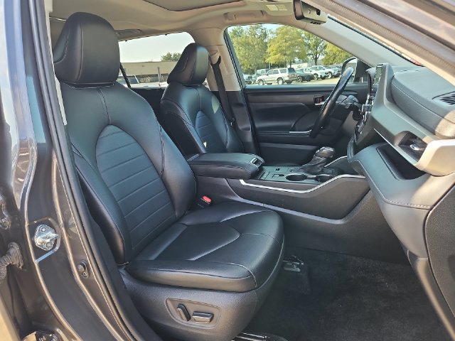 Thumbnail: 2021 Toyota Highlander - 10