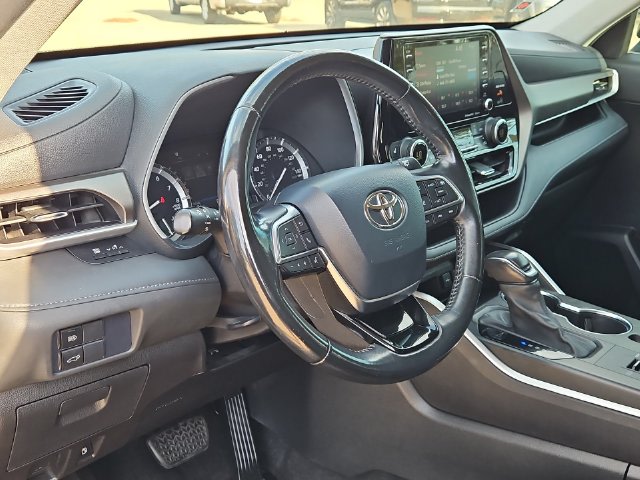 Thumbnail: 2021 Toyota Highlander - 2