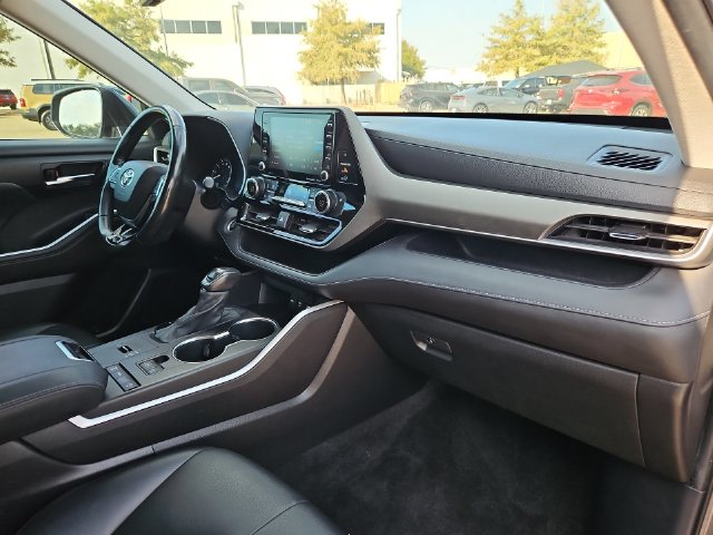 Thumbnail: 2021 Toyota Highlander - 8