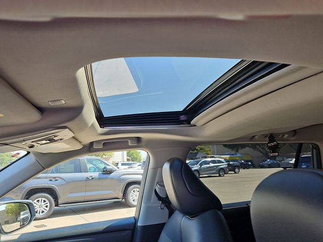 Thumbnail: 2021 Toyota Highlander - 25