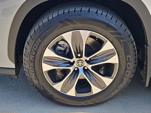 Thumbnail: 2021 Toyota Highlander - 8