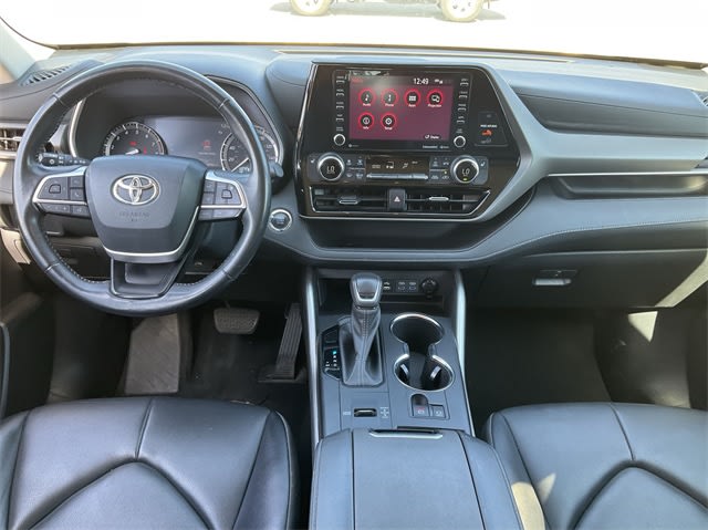 2022 Toyota Highlander XLE 8