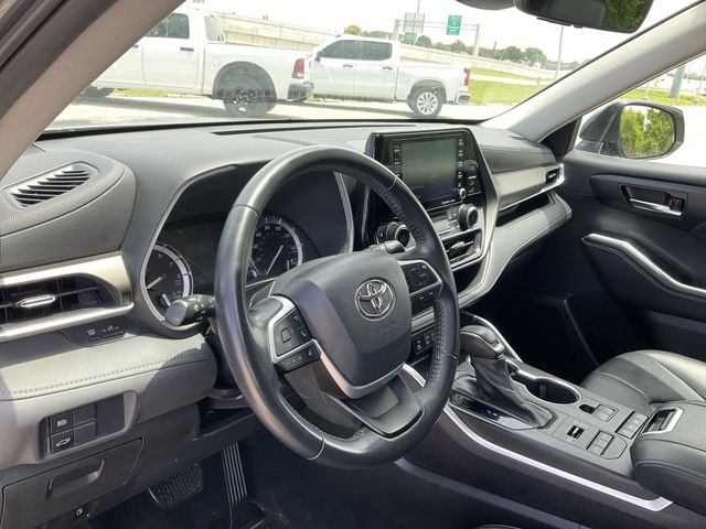Thumbnail: 2022 Toyota Highlander - 2