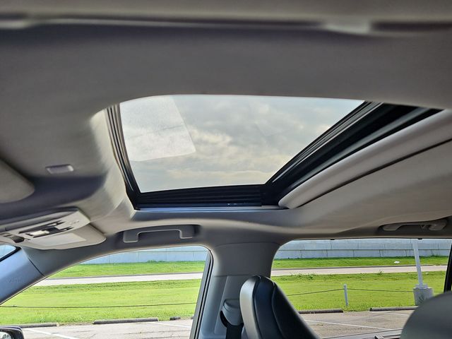 Thumbnail: 2022 Toyota Highlander - 25