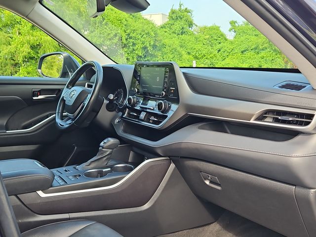 Thumbnail: 2022 Toyota Highlander - 9