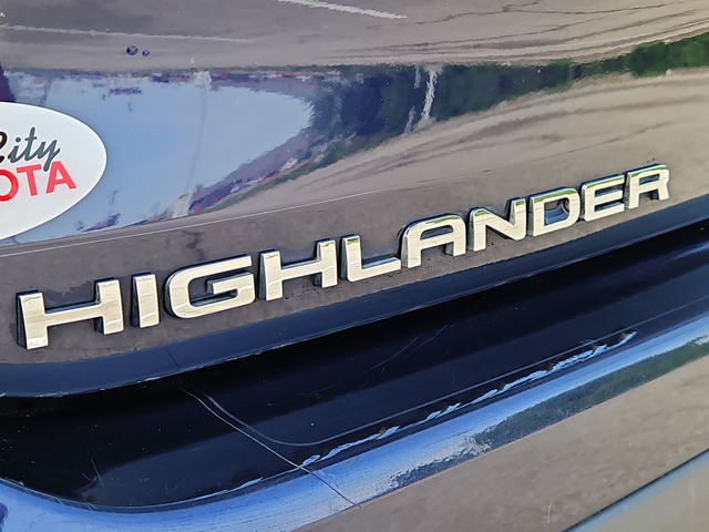 Thumbnail: 2022 Toyota Highlander - 6