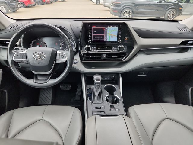 Thumbnail: 2022 Toyota Highlander - 8
