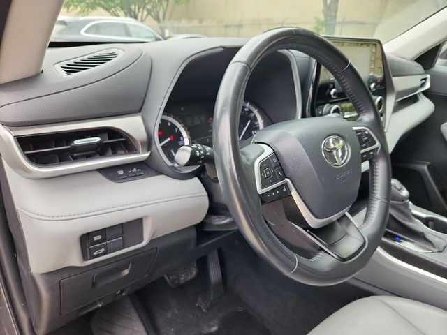 Thumbnail: 2022 Toyota Highlander - 2