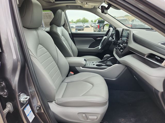 Thumbnail: 2022 Toyota Highlander - 10