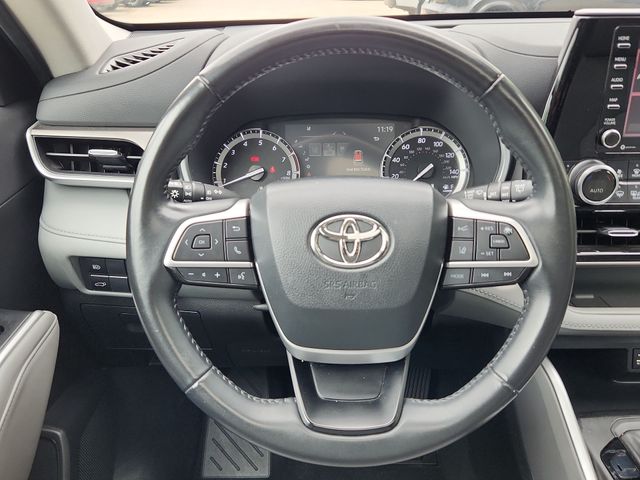 Thumbnail: 2022 Toyota Highlander - 12