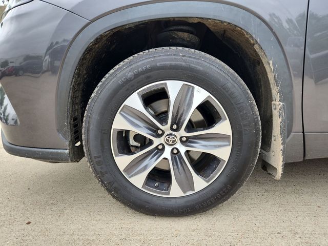 Thumbnail: 2022 Toyota Highlander - 6