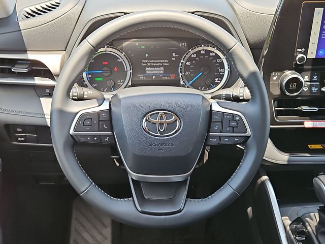 Thumbnail: 2026 Toyota Highlander - 13
