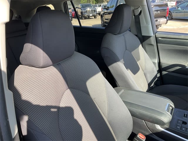 2023 Toyota Highlander L 8