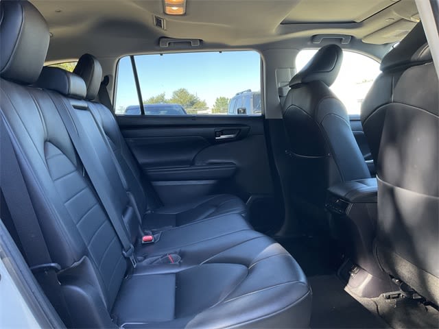 Thumbnail: 2023 Toyota Highlander - 25