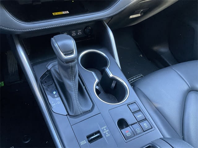 Thumbnail: 2023 Toyota Highlander - 13