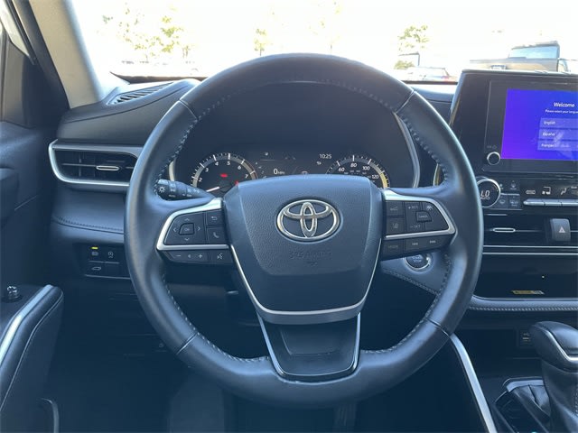 Thumbnail: 2023 Toyota Highlander - 11