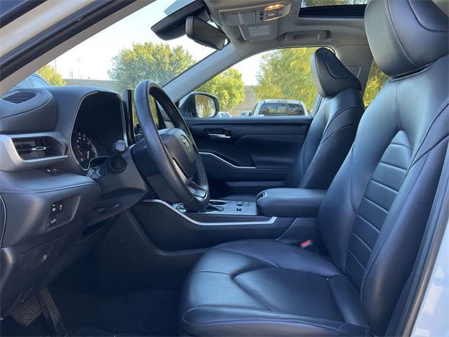 Thumbnail: 2023 Toyota Highlander - 8