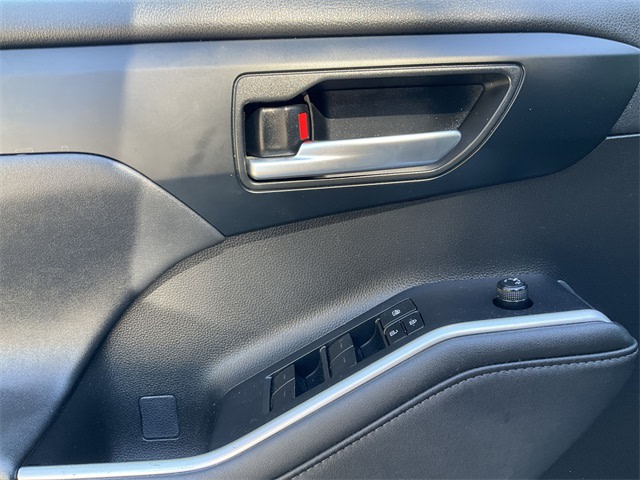 Thumbnail: 2023 Toyota Highlander - 23