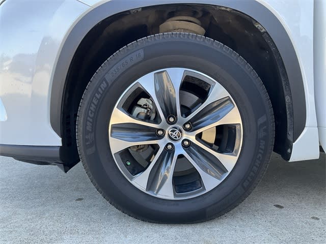 Thumbnail: 2023 Toyota Highlander - 6