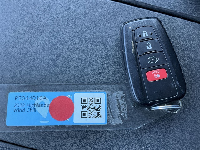 Thumbnail: 2023 Toyota Highlander - 15