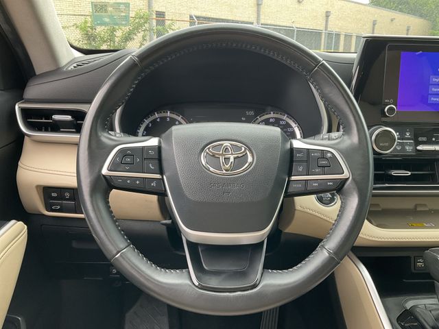 Thumbnail: 2023 Toyota Highlander - 11