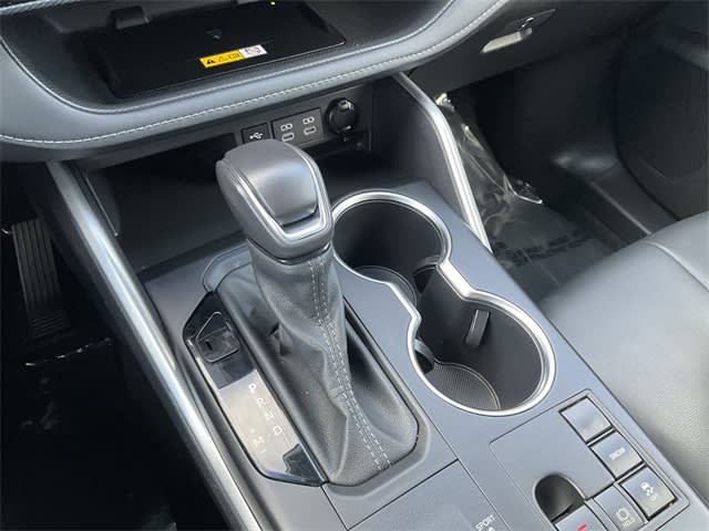 Thumbnail: 2024 Toyota Highlander - 14
