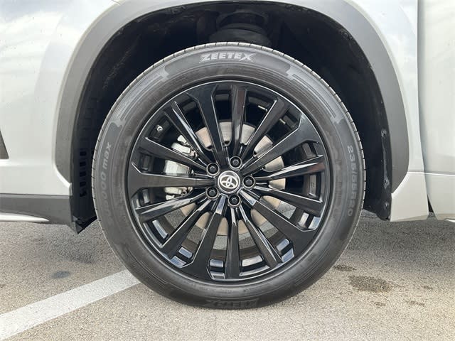 Thumbnail: 2024 Toyota Highlander - 7