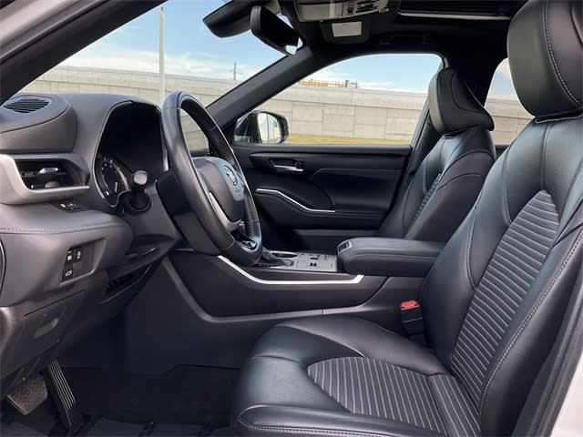 Thumbnail: 2024 Toyota Highlander - 9