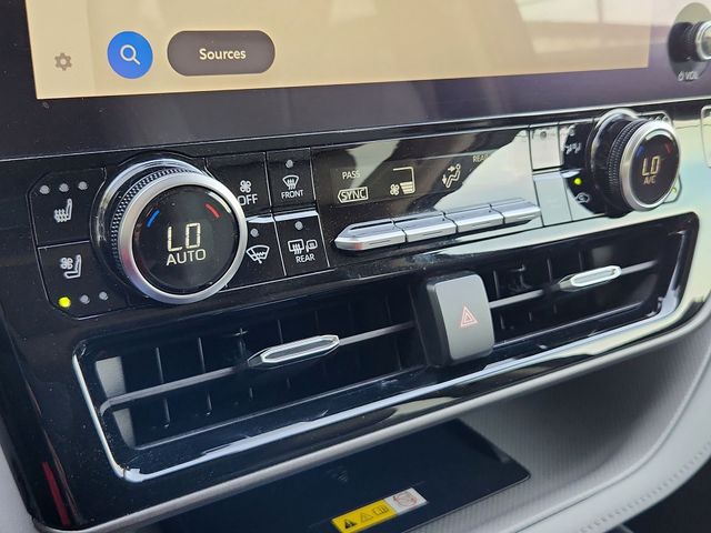 Thumbnail: 2023 Toyota Highlander - 29