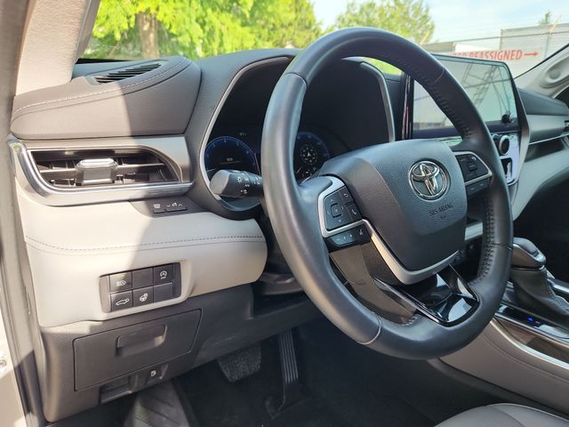 Thumbnail: 2023 Toyota Highlander - 2