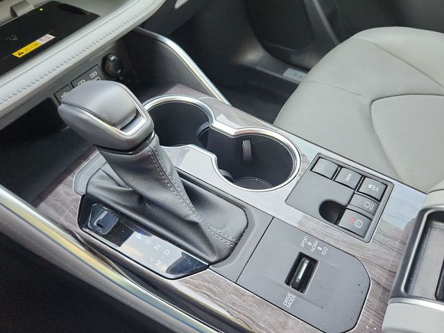 Thumbnail: 2023 Toyota Highlander - 15