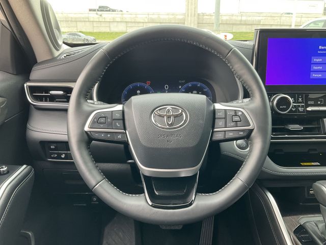 Thumbnail: 2024 Toyota Highlander - 11