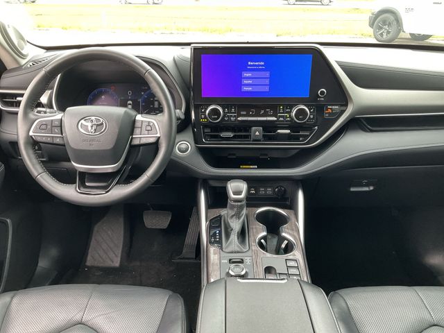 Thumbnail: 2024 Toyota Highlander - 7