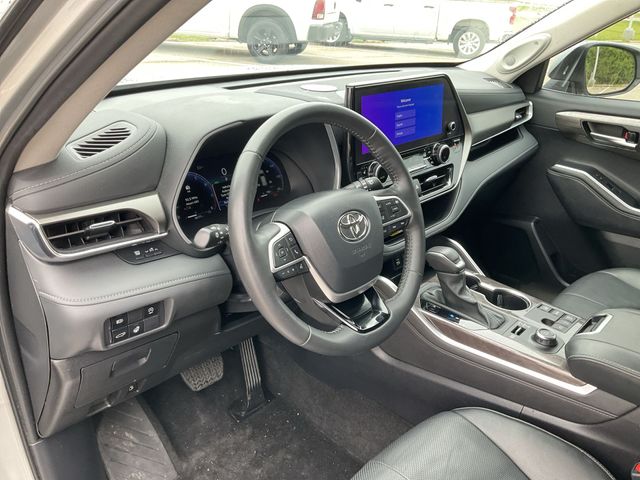 Thumbnail: 2024 Toyota Highlander - 2