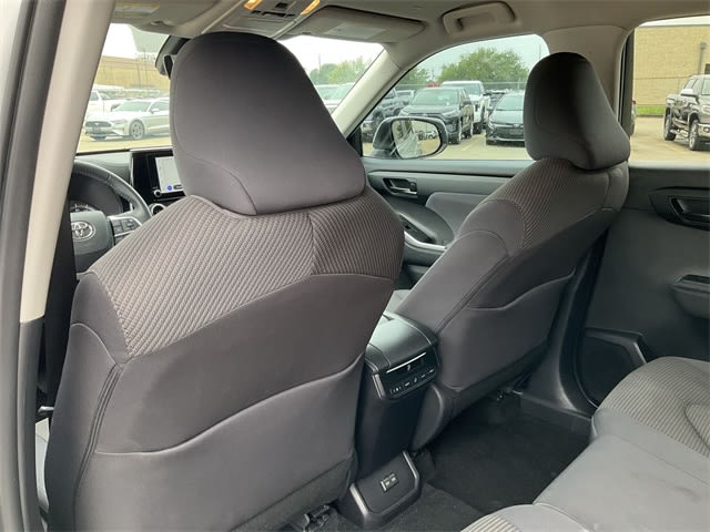 2024 Toyota Highlander LE 9