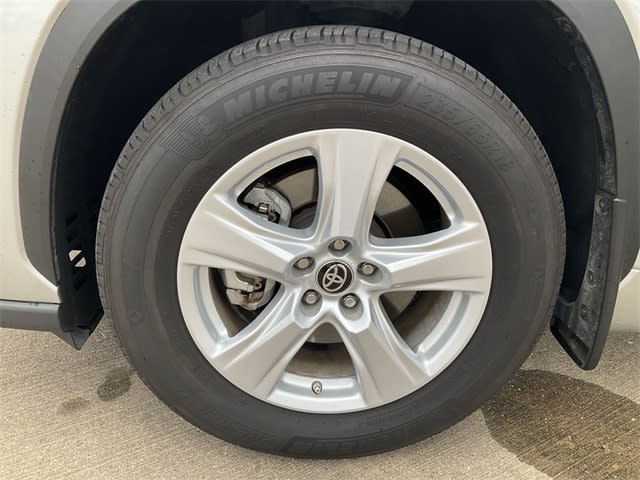 2024 Toyota Highlander LE 6