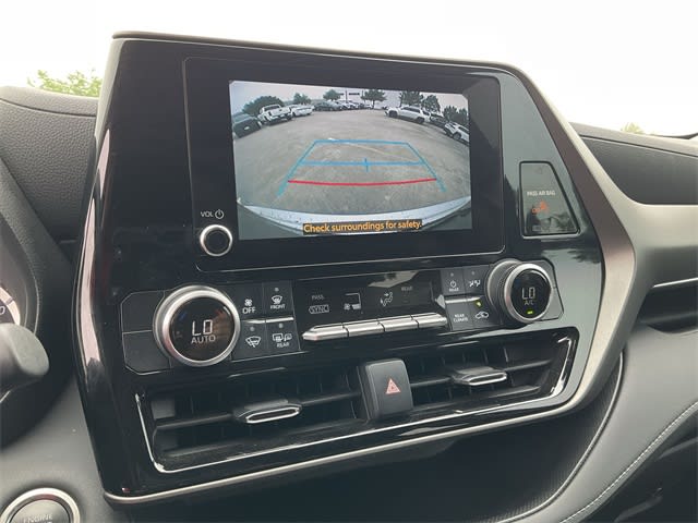 2024 Toyota Highlander LE 24